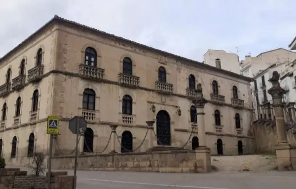 47. Palacio de las Cadenas
