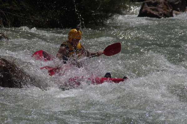 Kayak aguas bravas por el río Guadalquivir con Guadalkayak