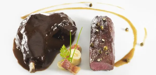 Lièvre mitonné 'aux trois verres' (vin, huile et vinaigre)