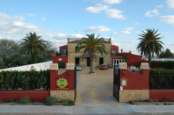 Albergue Complejo Las Palmeras Hostel