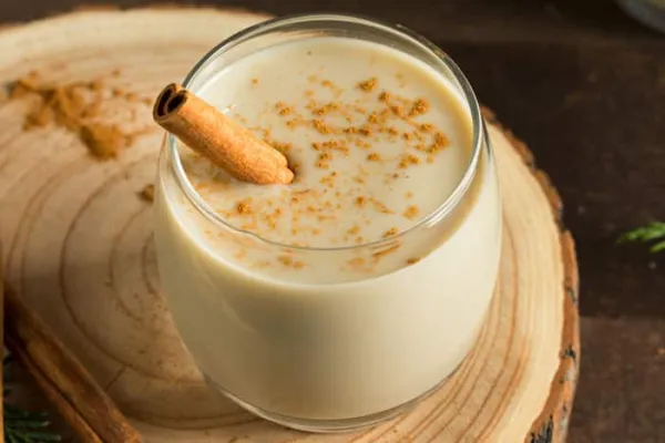 Huevos moles (Dessert délicat aux jaunes d'œufs battus)