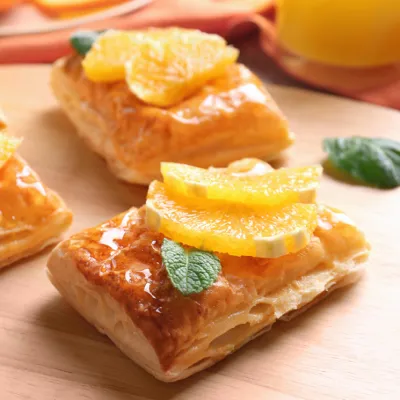 Blätterteig mit Orangen und Orangenblüten