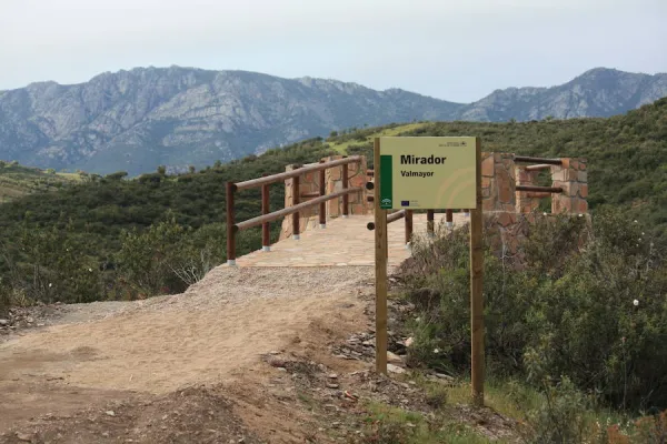 Trail Viewpoint Reand