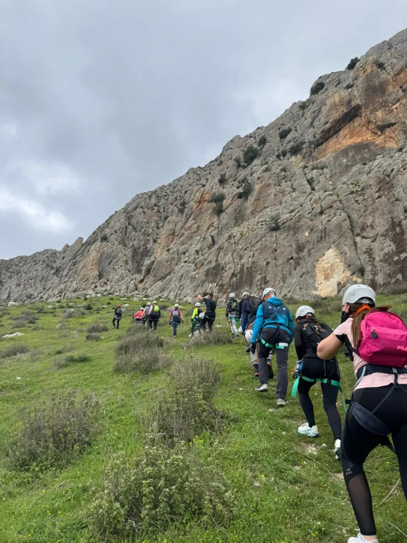 escalada grupo de personas