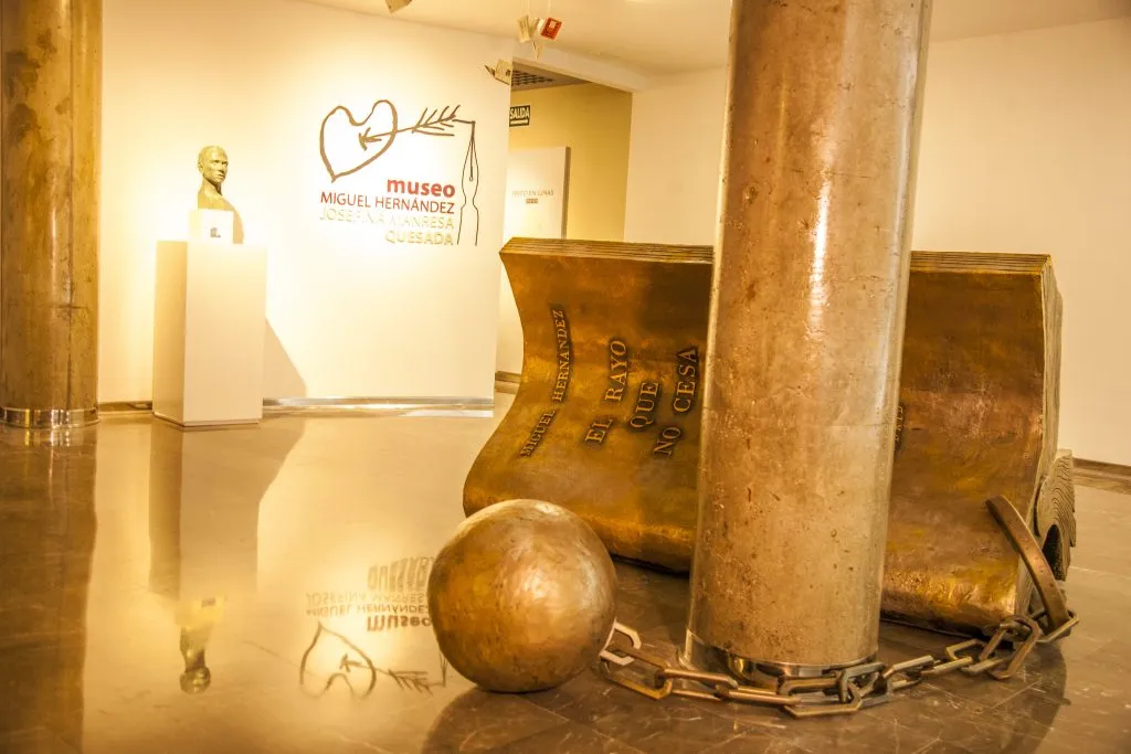 sala-de-recepción-museo-miguel-hdez-1024x683 (1).jpg