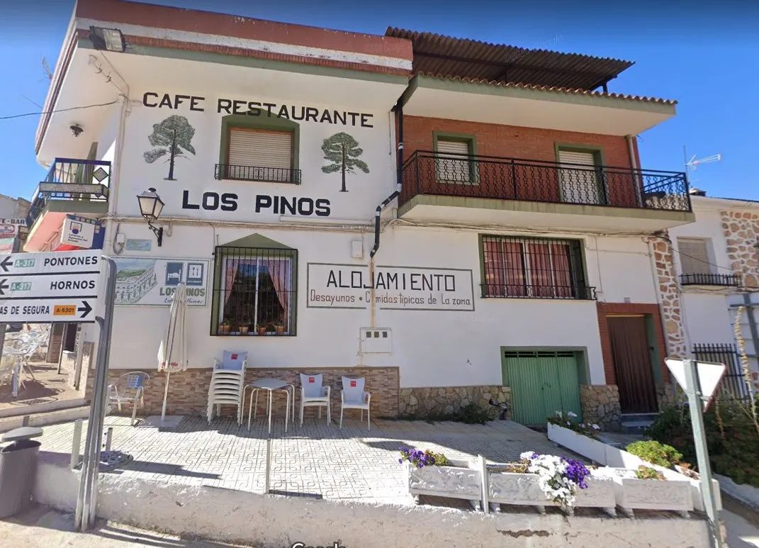 Pensi%C3%B3n_Los_Pinos_2.jpg