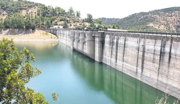Embalse%20del%20Da%C3%B1ador.jpg