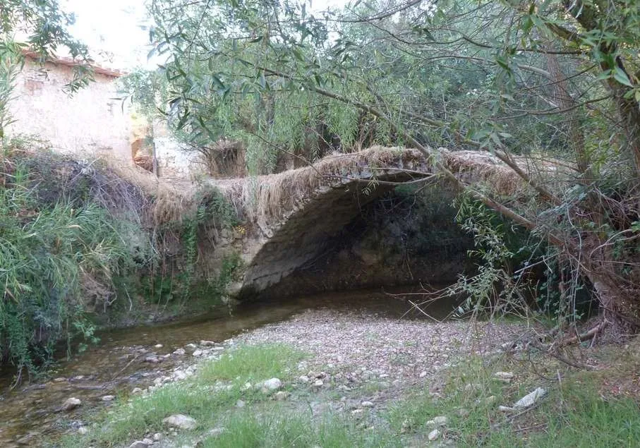 Puente%20Viejo%20sobre%20el%20Ca%C3%B1amares2.jpg