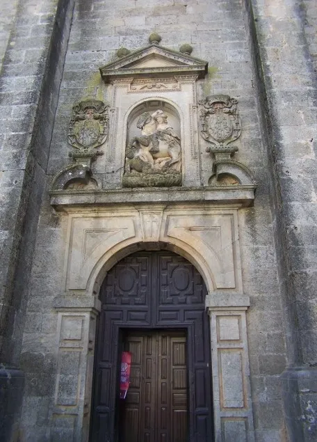 Colegiata%20de%20Santiago2.jpg