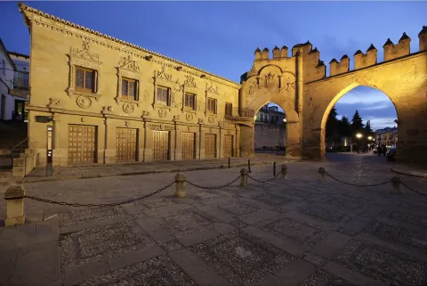 Baeza-plaza-del-pópulo-y-arco