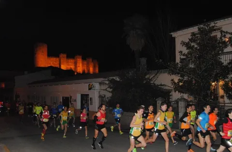 Legua%20urbana%20nocturna%20%28Ba%C3%B1os%20de%20la%20Emcina%29.jpg