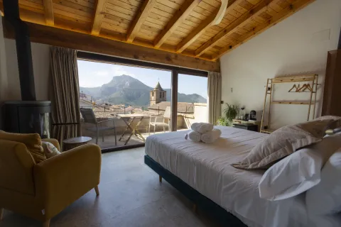 vista_habitacion_hotelpoetajorgemanrique-jpg