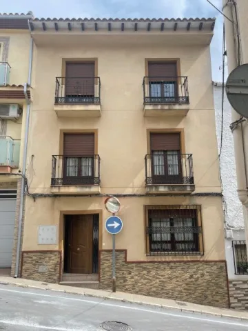 fachada-480x640-jpg