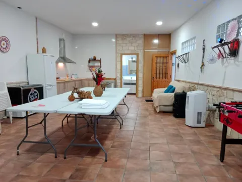 418491860-jpg