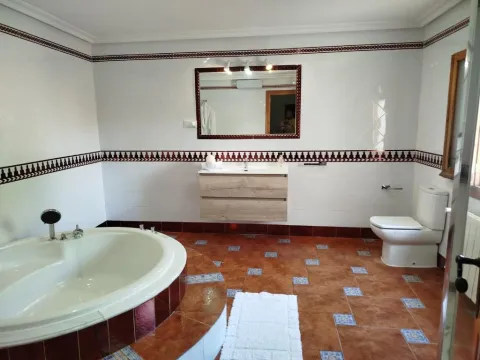 725721583-1-jpg