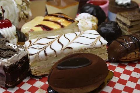 pastry-chocolate-sweet-dessert-food-cake.jpg