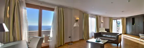 SUITE%20104_7.jpg