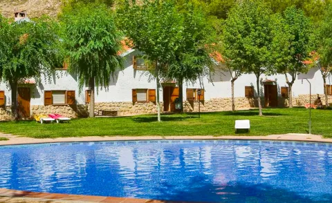 piscina-enebros.png