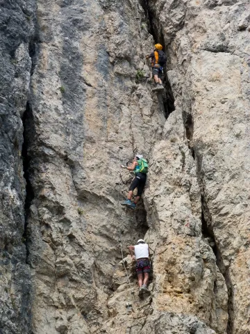 climb-3233208_1280.jpg