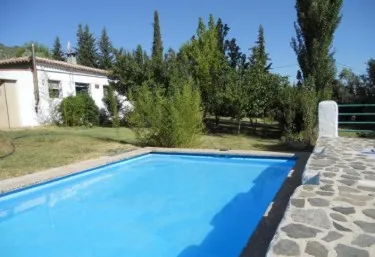 tm_Jardin%20con%20piscina.jpg