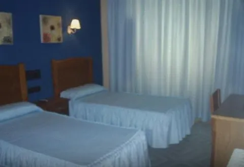 Hostal_Plaza_Torreperogil_2.jpg