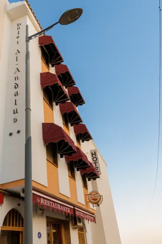 detalle-fachada-hotel-nombrd-1-png