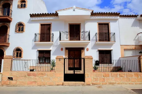 LA%20CASA%20DEL%20PASEO.jpg