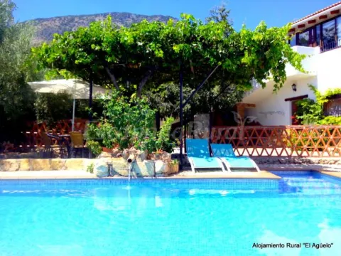 ALOJAMIENTO%20RURAL%20EL%20AG%C3%9CELO.jpg