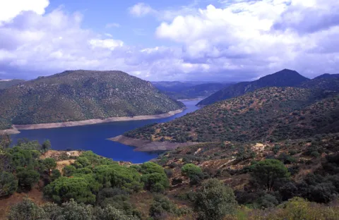Embalse%20J%C3%A1ndula.jpg