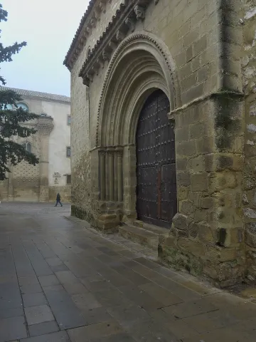 Iglesia_de_la_Santa_Cruz_%28Baeza%29._Portada.jpg