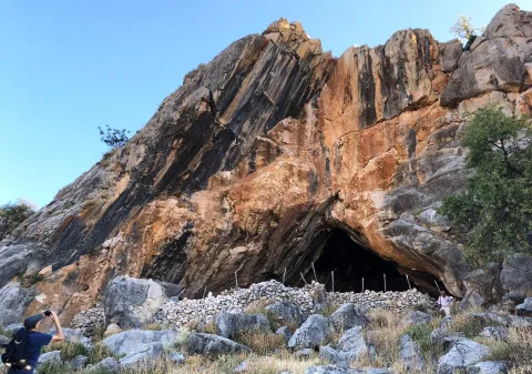 cuevacabrera.jpg