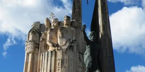 monumento-batalla-navas-de-tolosa4jpg__940x620_q83_1284x642_q75_middle.jpg