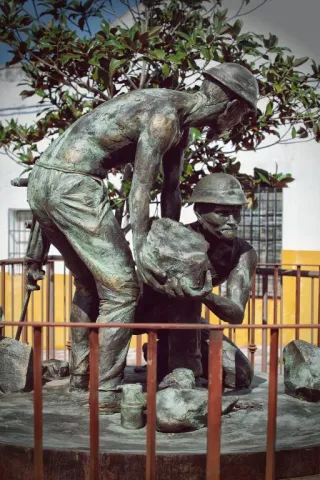 Monumento%20a%20los%20mineros.jpg