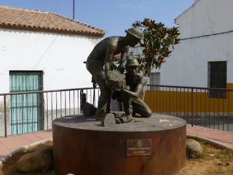 wmonumento%20mineros.jpg