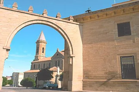 Arco%20de%20la%20Plaza%20Porcuna%20%281%29.jpg