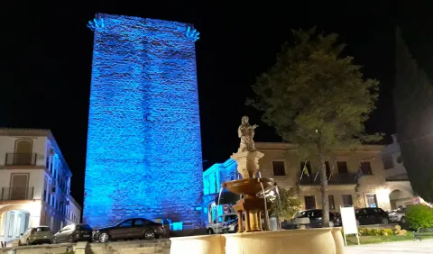 torre-de-mengibar-iluminada-azul-dia-concienciacion-autismo-1140.jpg