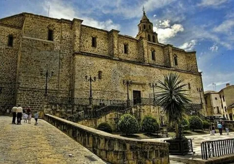 Iglesia%20de%20Santa%20Isabel%20de%20los%20%C3%81ngeles.jpg