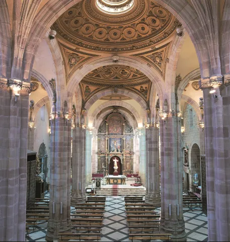 INTERIOR_IGLESIA_DE_SANTA_MARIA.jpg