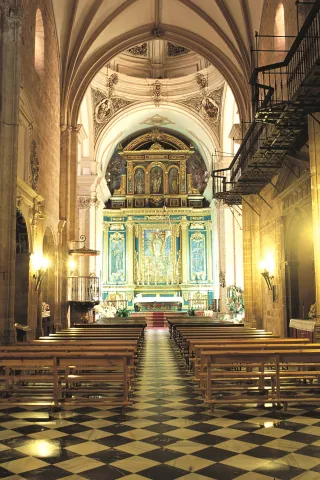 INTERIOR_IGLESIA_DE_SAN_MATEO.jpg