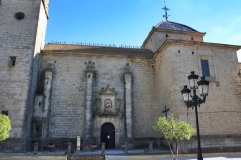 Colegiata%20de%20Santiago.jpg