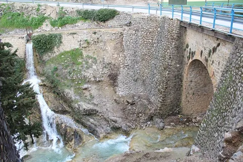 800px-La_Puente%2C_Torres_24J_02.jpg