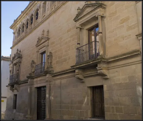 1592911957107Fachada_Palacio_Vela_de_los_Cobos8252328212905390779%20%281%29.jpg