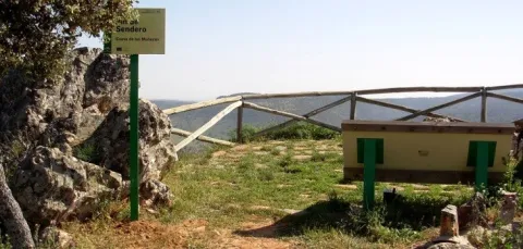 Sendero%20de%20la%20Cueva%20de%20los%20Mu%C3%B1ecos.jpg