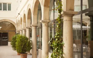 claustro-hotel-trh-ciudad-de-baeza-jpg