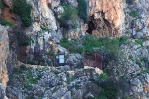 Sendero%20la%20Cueva%20de%20la%20Graja.jpg